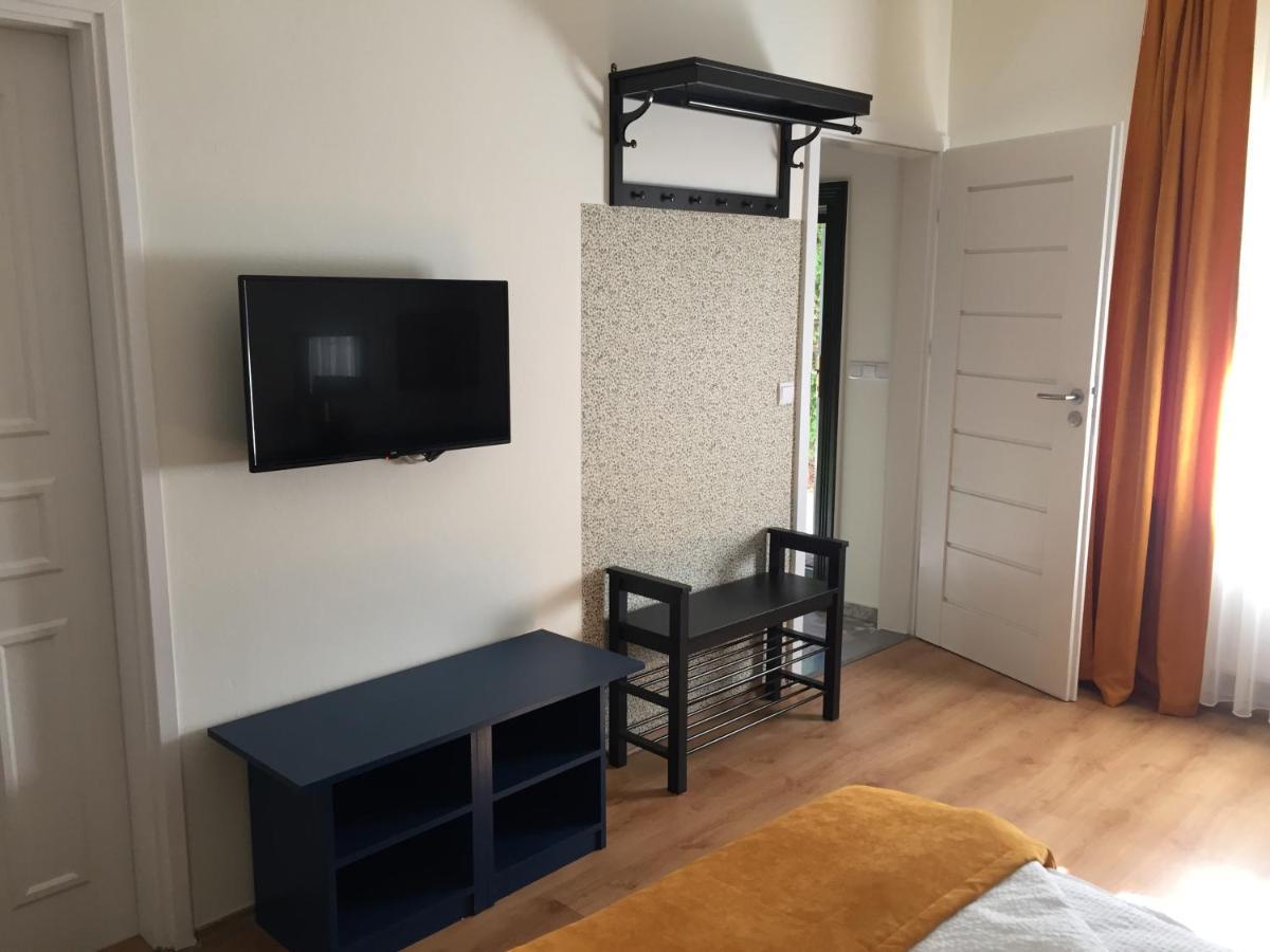 Bed and Breakfast Kikerics Vendeghaz Виллань Экстерьер фото