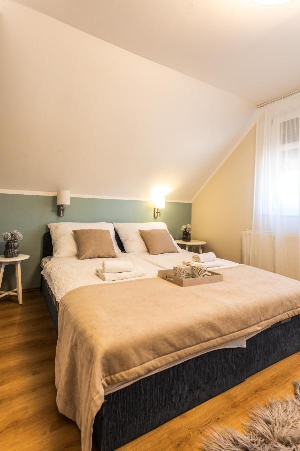 Bed and Breakfast Kikerics Vendeghaz Виллань Экстерьер фото